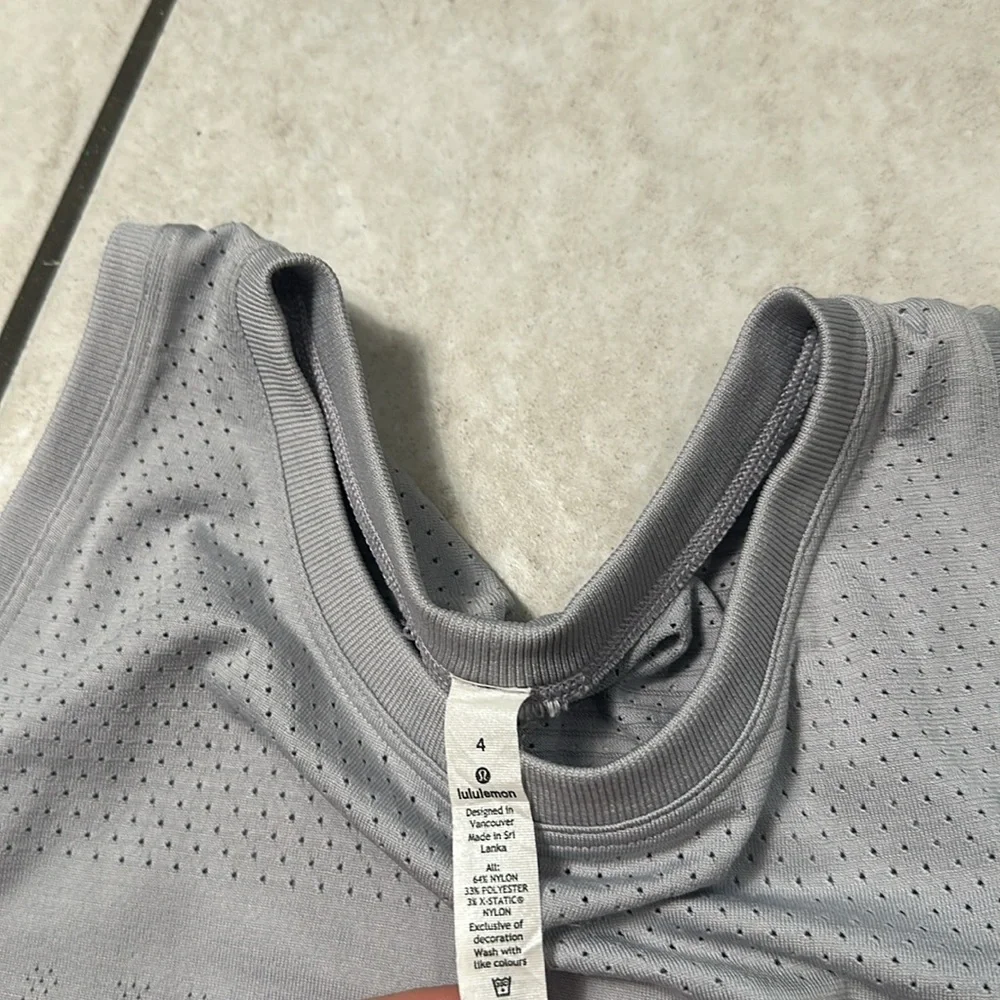 Lululemon Breeze By Muscle Crop‎ Tank *lululemon Silver Lilac